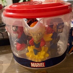 Disney Marvel Avengers Six Piece Bath Toy Set Five Action Figures Storage Bucket